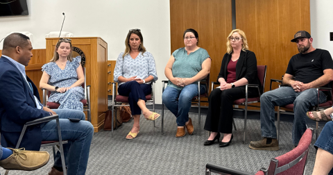 Don Davis meets with Coast Guard families 