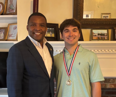 Rep. Davis meets with Congressional Award winner 